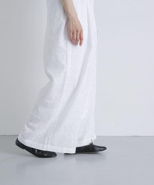 かぐれ（カグレ）の「コットンクロス刺しゅうワイドパンツ（その他パンツ・レディース・オフホワイト/ネイビー・FREE）」の15枚目の写真