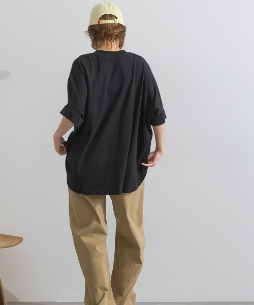 Fizz(フィズ)の「モックネックドルマンワイドTシャツ(Tシャツ/カットソー・レディース・ブラック/ホワイト/グレイッシュベージュ・M)」の12枚目の写真