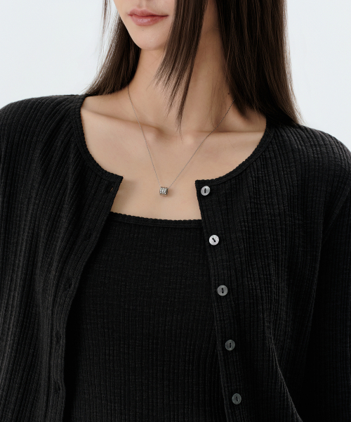 MUSINSA STANDARD WOMAN（ムシンサスタンダードウーマン）の「ウィメンズスラブリブトップカーディガンセット[ブラック]（カーディガン/ボレロ・レディース・その他・SMALL/MEDIUM/LARGE/X-SMALL）」の4枚目の写真