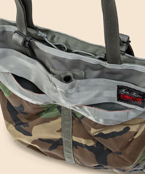BRIEFING(ブリーフィング)の「Brooks Brothers×BRIEFING ユーティリティヘルメットバッグ(トートバッグ・メンズ・グレー/ネイビー・ONE SIZE)」の5枚目の写真