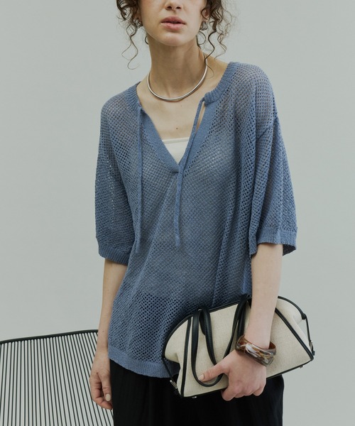 libelle more(リベル モア)の「キーネック透かし編みメッシュニット(ニット/セーター・レディース・ボルドー/イエロー/ブルーグレー/ブラック・M)」の3枚目の写真