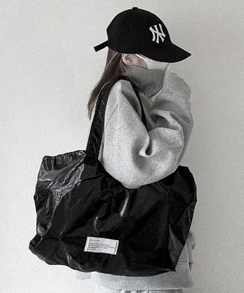 メタリック トートバッグ ガンメタ Metallic Tote Bag/メタリックトートバッグ（トートバッグ）｜YACA