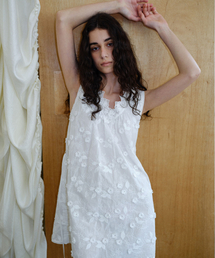 MOHAN（モハン）の「TIR EMBROIDERED COTTON MIDI DRESS_WHITE（ワンピース）」