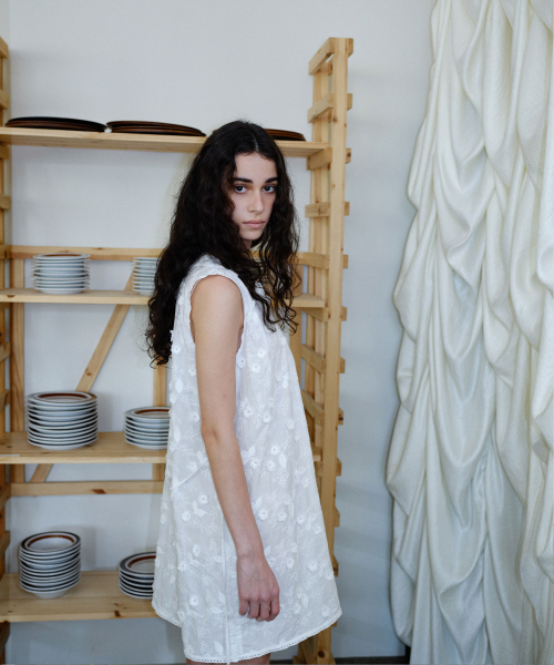 MOHAN(モハン)の「TIR EMBROIDERED COTTON MIDI DRESS_WHITE(ワンピース・レディース・オフホワイト・SMALL/LARGE/MEDIUM)」の2枚目の写真