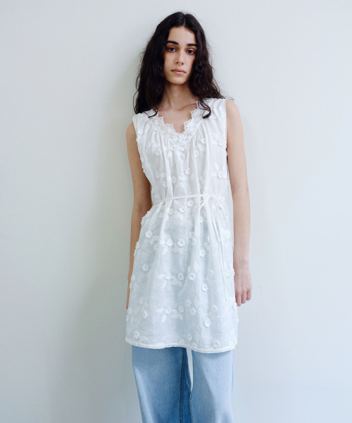 MOHAN(モハン)の「TIR EMBROIDERED COTTON MIDI DRESS_WHITE(ワンピース・レディース・オフホワイト・SMALL/LARGE/MEDIUM)」の6枚目の写真