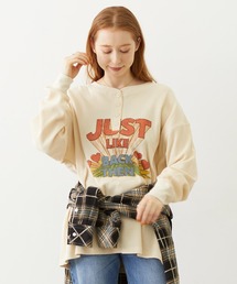 HENLEY NECK GRAPHIC L/S TOP