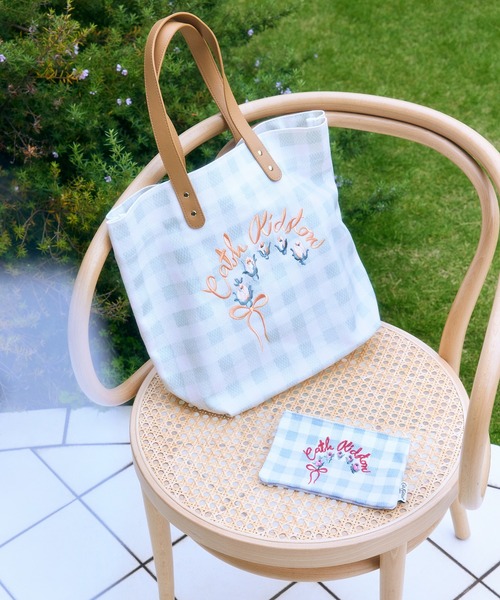 Cath Kidston(キャスキッドソン)の「エンブロイダリーギンガムトートバッグ Painted Gingham(トートバッグ・レディース・ミント/サックスブルー・FREE)」の5枚目の写真