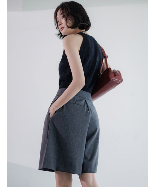 MEMUA(メムア)の「サマー ツーピンタック ハーフスラックス(チャコール)(スラックス・レディース・ライトカーキ/チャコール・SMALL/LARGE/MEDIUM)」の3枚目の写真
