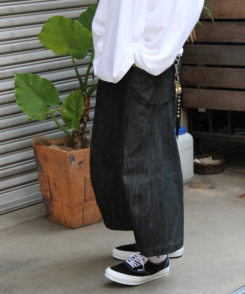 NVRFRGT(ネヴァーフォーゲット)の「NVRFRGT / ネヴァーフォーゲット WISM 別注 3D WIDELEG JORTS(その他パンツ・メンズ・ネイビー/ブラック・3/1/2)」の9枚目の写真