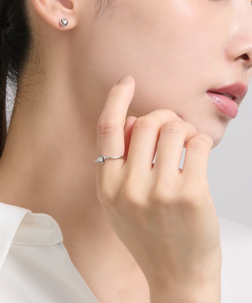 festaria bijou SOPHIA(フェスタリアビジュソフィア)の「K10WG ダイヤモンド ピアス(ピアス(両耳用)・レディース・ホワイトゴールド・ONE SIZE)」の5枚目の写真