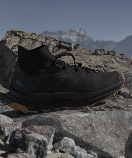 adidas(アディダス)の「TERREX FREEHIKER 3 ULTRA GORE-TEX HP3481(スニーカー・メンズ・ブラック・27.5cm/27.0cm/26.5cm/26.0cm/28.0cm)」の1枚目の写真
