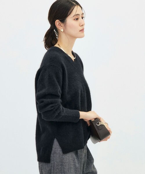 NOLLEY’S（ノーリーズ）の「《手洗い可能》ヘアリーVネックプルオーバー（ニット/セーター・レディース・ブラック/ベージュ/ブラウン/ミント・38）」の2枚目の写真