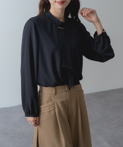 ANNA LUNA(アンナルナ)の「【ANNA LUNA】 オケージョン にも◎バー付き 裏起毛 ボウタイ カバーリング ブラウス(シャツ/ブラウス・レディース・ブラウン/ホワイト/ブラック・LARGE/MEDIUM)」の4枚目の写真