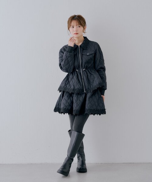 Chico(チコ)の「【SALON by Chico】フラワースカラップキルティングZIPジャケット / セットアップ対応可能(ブルゾン・レディース・ブラック/アイボリー・FREE)」の10枚目の写真
