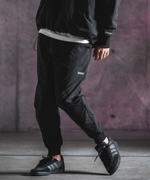 GLIMCLAP（グリムクラップ）の「mp15497-Wide-Diamond Quilt Nylon Joggers ジョガーパンツ(212-044-gla-cg)（その他パンツ）」