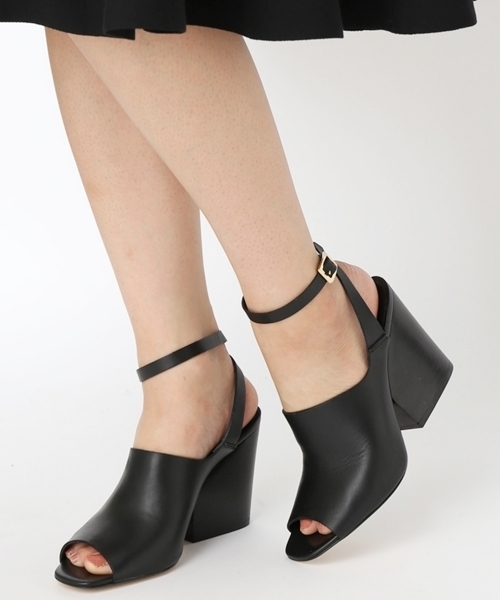 LE TALON（ルタロン）の「10cmレザーコウブカアンクルフトヒールサンダル◆（サンダル・レディース・キャメル/ブラック・36/37/38）」の2枚目の写真