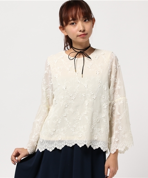 mysty woman（ミスティウーマン）の「花柄刺繍シフォンチョーカー付フレアブラウス（シャツ/ブラウス・レディース・オフホワイト/ブラック/ピンクベージュ/ブル－グレ－・FREE）」の15枚目の写真