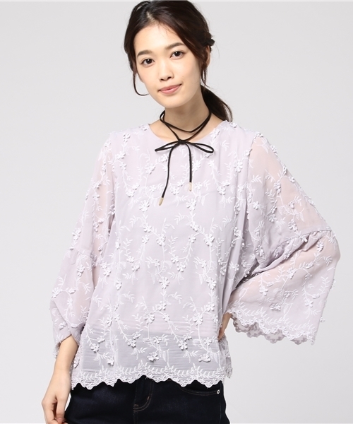 mysty woman（ミスティウーマン）の「花柄刺繍シフォンチョーカー付フレアブラウス（シャツ/ブラウス・レディース・オフホワイト/ブラック/ピンクベージュ/ブル－グレ－・FREE）」の13枚目の写真