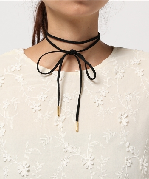 mysty woman（ミスティウーマン）の「花柄刺繍シフォンチョーカー付フレアブラウス（シャツ/ブラウス・レディース・オフホワイト/ブラック/ピンクベージュ/ブル－グレ－・FREE）」の8枚目の写真