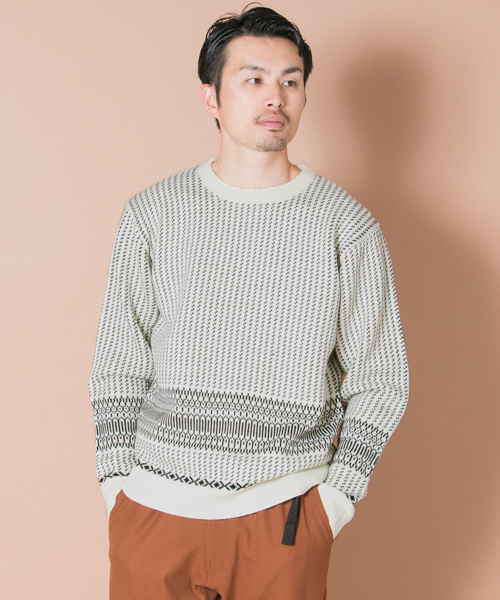 URBAN RESEARCH（アーバンリサーチ）の「UR フルパターンパネルC/Nニット（ニット/セーター・メンズ・ホワイト系その他/ブルー系その他/グリーン系その他・LARGE/MEDIUM）」の2枚目の写真