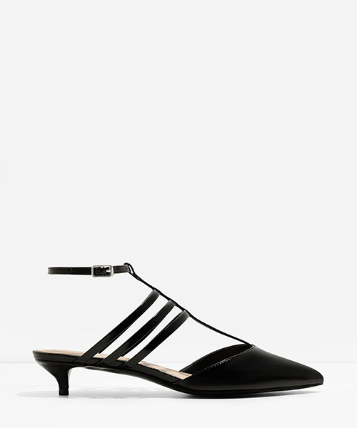CHARLES & KEITH（チャールズ & キース）の「Tバーストラップパンプス / T-BAR STRAPPY PUMPS（サンダル・レディース・ブラック/シルバー/アイボリー・24.5cm/24cm/23.5cm/23cm）」の4枚目の写真