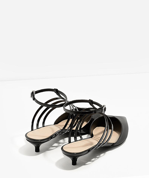 CHARLES & KEITH（チャールズ & キース）の「Tバーストラップパンプス / T-BAR STRAPPY PUMPS（サンダル・レディース・ブラック/シルバー/アイボリー・24.5cm/24cm/23.5cm/23cm）」の6枚目の写真