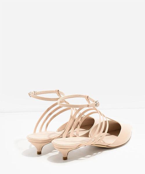 CHARLES & KEITH（チャールズ & キース）の「Tバーストラップパンプス / T-BAR STRAPPY PUMPS（サンダル・レディース・ブラック/シルバー/アイボリー・24.5cm/24cm/23.5cm/23cm）」の9枚目の写真