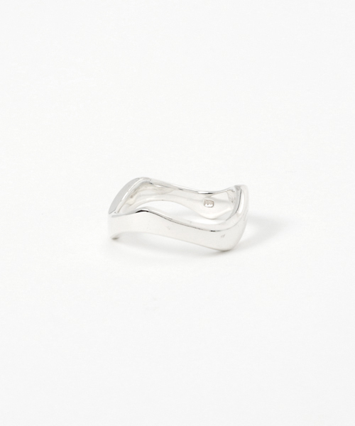 YArKA（ヤーカ）の「【YArKA/ヤーカ】silver925 plane wave ring[uto2]/プレーンウェーブリング（リング・メンズ・シルバー/イエローゴールド/ゴールド・#13/#17/#15/#9/#11/#19/#7/#21）」の4枚目の写真