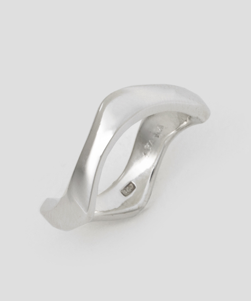 YArKA（ヤーカ）の「【YArKA/ヤーカ】silver925 plane wave ring[uto2]/プレーンウェーブリング（リング・メンズ・シルバー/イエローゴールド/ゴールド・#13/#17/#15/#9/#11/#19/#7/#21）」の5枚目の写真
