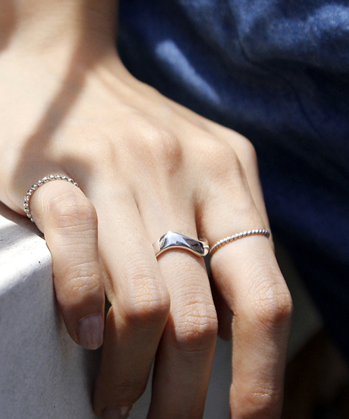 YArKA（ヤーカ）の「【YArKA/ヤーカ】silver925 plane wave ring[uto2]/プレーンウェーブリング（リング・メンズ・シルバー/イエローゴールド/ゴールド・#13/#17/#15/#9/#11/#19/#7/#21）」の8枚目の写真