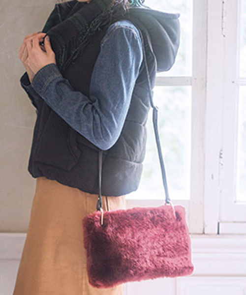 GeeRA（ジーラ）の「ふわもこフェイクファーショルダーバッグ（ハンドバッグ・レディース・ワイン/ベージュ/ブラック系その他/ホワイト系その他・FREE）」の6枚目の写真