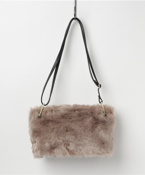 GeeRA（ジーラ）の「ふわもこフェイクファーショルダーバッグ（ハンドバッグ・レディース・ワイン/ベージュ/ブラック系その他/ホワイト系その他・FREE）」の11枚目の写真