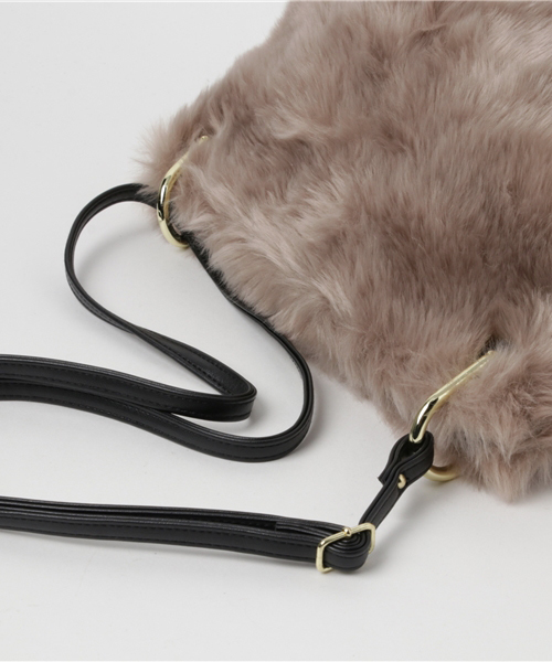 GeeRA（ジーラ）の「ふわもこフェイクファーショルダーバッグ（ハンドバッグ・レディース・ワイン/ベージュ/ブラック系その他/ホワイト系その他・FREE）」の10枚目の写真