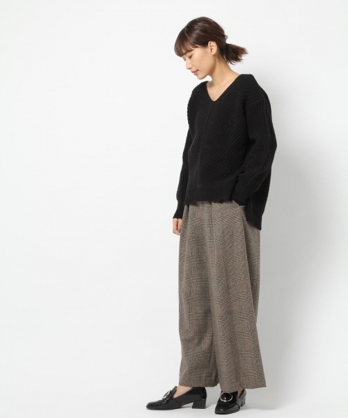 laboratory work（ラボラトリーワーク）の「変形アゼＶプルオーバー（ニット/セーター・レディース・ホワイト/ブラック/ピンク/グレー系その他・MEDIUM）」の22枚目の写真