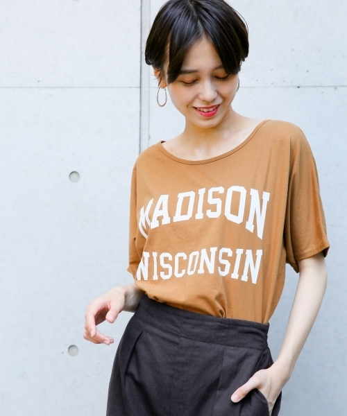 LOWRYS FARM(ローリーズファーム)の「ワイドプリントTシャツ 804240(Tシャツ/カットソー・レディース・ベージュ/ブラウン/グレー/オフホワイト・FREE)」の1枚目の写真