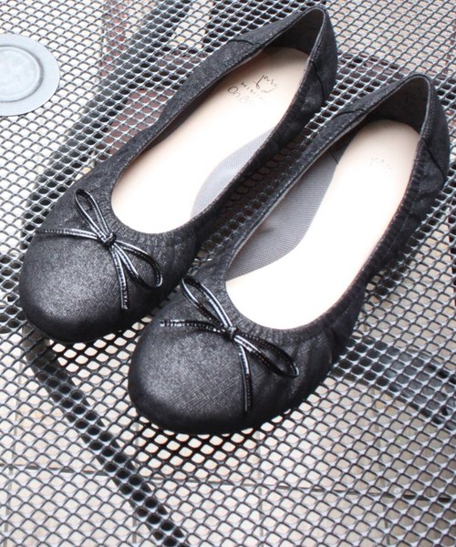 HIMIKO On Bleue(ヒミコオンブルー)の「【On Bleue】手放せないクッション感! ボロネーゼ・ふかふかクッションリボンパンプス/062384(パンプス・レディース・ブラック/ブロンズ/シルバー/ピンク系その他/ブラック×ホワイト・24.5cm/23.0cm/22.5cm/23.5cm/24.0cm/25.0cm)」の11枚目の写真