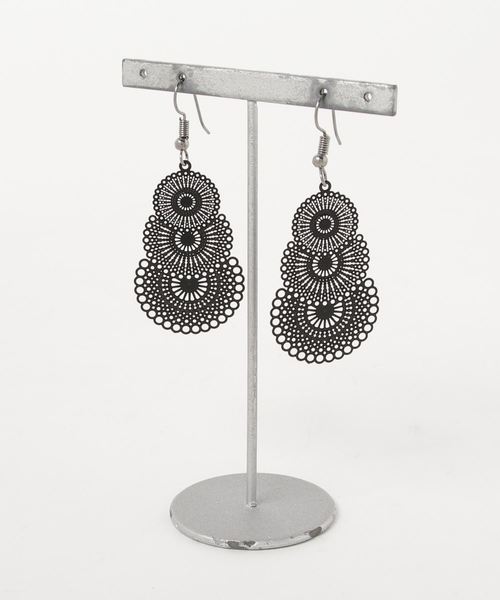 チャイハネ（チャイハネ）の「【チャイハネ】オリエンタル透かしピアス（ピアス（両耳用）・レディース・ブラック/シルバー/ゴールド/その他1/その他2/ブラック系その他/シルバー系その他/ゴールド系その他/ブラック系その他2/ブラック系その他3/シルバー系その他2/シルバー系その他3/シルバー系その他4/シルバー系その他5/シルバー系その他6/シルバー系その他7/ゴールド系その他2/ゴールド系その他3/ゴールド系その他4/ゴールド系その他5・FREE）」の3枚目の写真