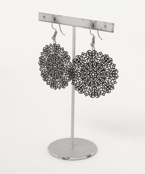 チャイハネ（チャイハネ）の「【チャイハネ】オリエンタル透かしピアス（ピアス（両耳用）・レディース・ブラック/シルバー/ゴールド/その他1/その他2/ブラック系その他/シルバー系その他/ゴールド系その他/ブラック系その他2/ブラック系その他3/シルバー系その他2/シルバー系その他3/シルバー系その他4/シルバー系その他5/シルバー系その他6/シルバー系その他7/ゴールド系その他2/ゴールド系その他3/ゴールド系その他4/ゴールド系その他5・FREE）」の2枚目の写真