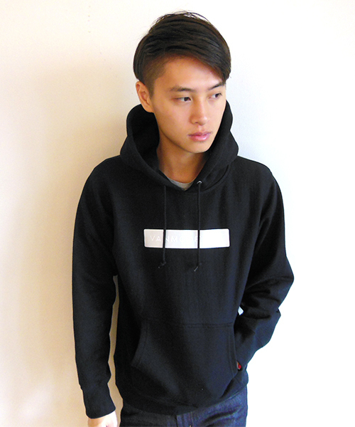WHO'S WHO gallery（フーズフーギャラリー）の「【VANMOOF】PULL HOODY（パーカー・メンズ・ブラック/ホワイト・MEDIUM/LARGE）」の2枚目の写真