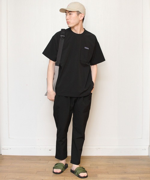 THOUSAND MILE（サウザンドマイル）の「THOUSAND MILE / サウザンドマイル　ショートスリーブセットアップ(Tシャツ・パンツ・ポーチ　セット）（Tシャツ/カットソー・メンズ・ブラック/ネイビー・S/L/M）」の2枚目の写真