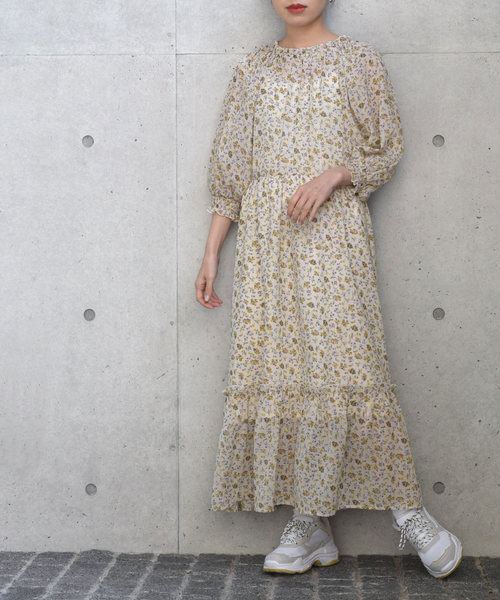 w closet(ダブルクローゼット)の「シアーチェック小花柄ロングワンピース(ワンピース・レディース・グリーン/ブラック/キナリ・FREE)」の2枚目の写真