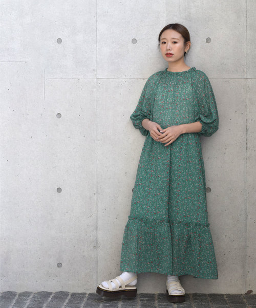 w closet(ダブルクローゼット)の「シアーチェック小花柄ロングワンピース(ワンピース・レディース・グリーン/ブラック/キナリ・FREE)」の10枚目の写真