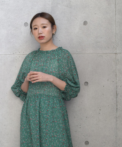 w closet（ダブルクローゼット）の「シアーチェック小花柄ロング