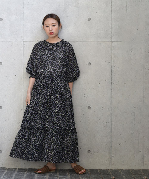 w closet（ダブルクローゼット）の「シアーチェック小花柄ロング