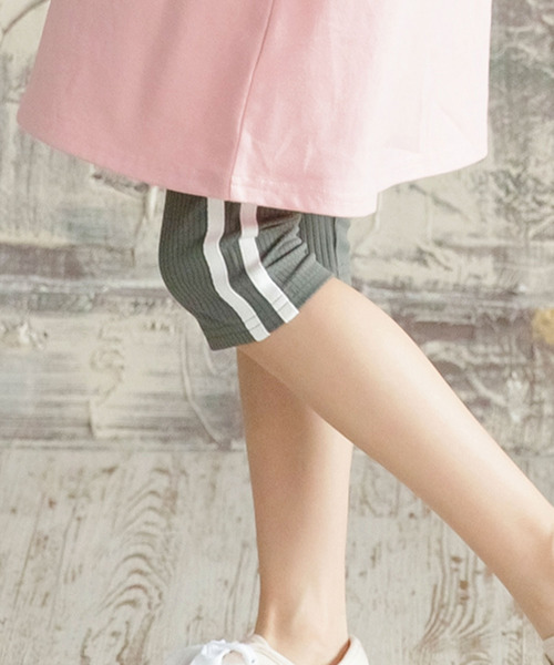 Bee des Bee（ビーデスビー）の「ラインパンツ（レギンス/スパッツ・キッズ・サックスブルー/カーキ/ブラック/ブラウン/ミント/ベージュ/ラベンダー/グレー/ピンク・130cm/150cm/100cm/140cm/110cm/120cm）」の6枚目の写真