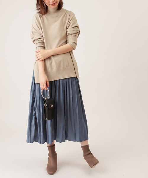 natural couture(ナチュラルクチュール)の「レザーライクナイルサテンプリーツスカート(スカート・レディース・ブラック/ダークブラウン/ベージュ/ブルー・FREE)」の4枚目の写真
