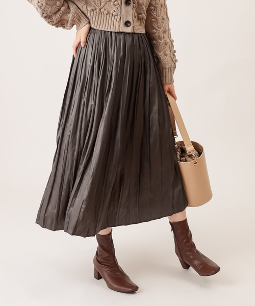 natural couture(ナチュラルクチュール)の「レザーライクナイルサテンプリーツスカート(スカート・レディース・ブラック/ダークブラウン/ベージュ/ブルー・FREE)」の2枚目の写真