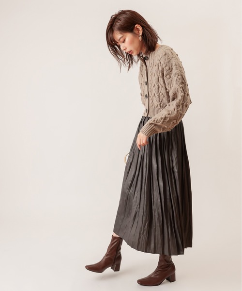 natural couture(ナチュラルクチュール)の「レザーライクナイルサテンプリーツスカート(スカート・レディース・ブラック/ダークブラウン/ベージュ/ブルー・FREE)」の5枚目の写真