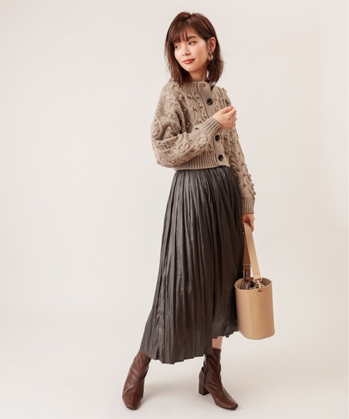 natural couture(ナチュラルクチュール)の「レザーライクナイルサテンプリーツスカート(スカート・レディース・ブラック/ダークブラウン/ベージュ/ブルー・FREE)」の6枚目の写真