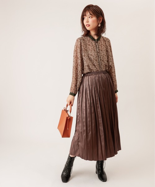 natural couture(ナチュラルクチュール)の「レザーライクナイルサテンプリーツスカート(スカート・レディース・ブラック/ダークブラウン/ベージュ/ブルー・FREE)」の9枚目の写真
